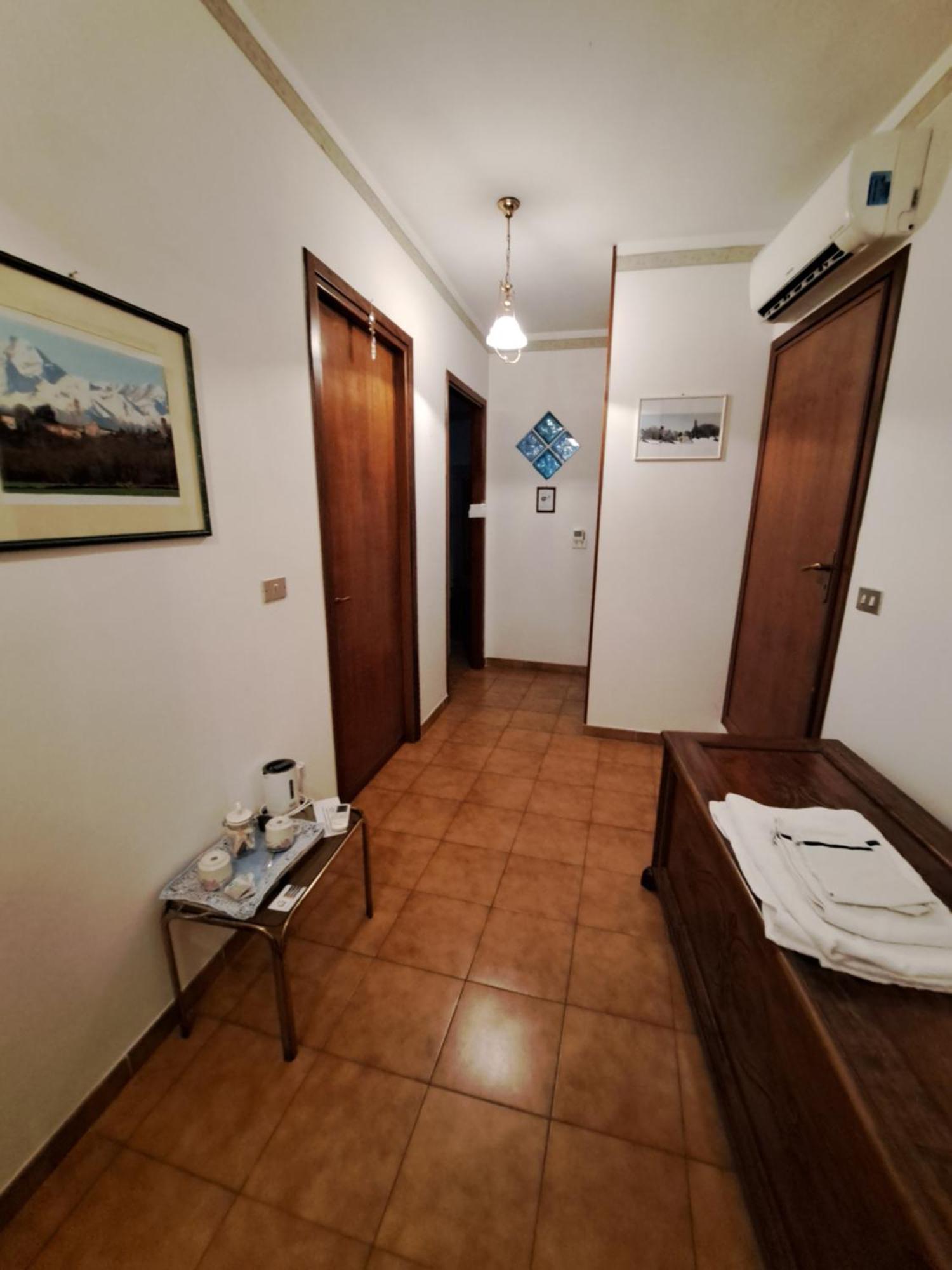 B&B La Casa Gialla Di Luca Mazze Екстер'єр фото